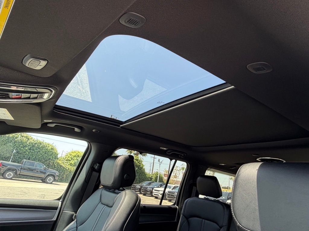 New 2026 High Gloss Black Exterior Paint Jeep Limited Reserve image 23