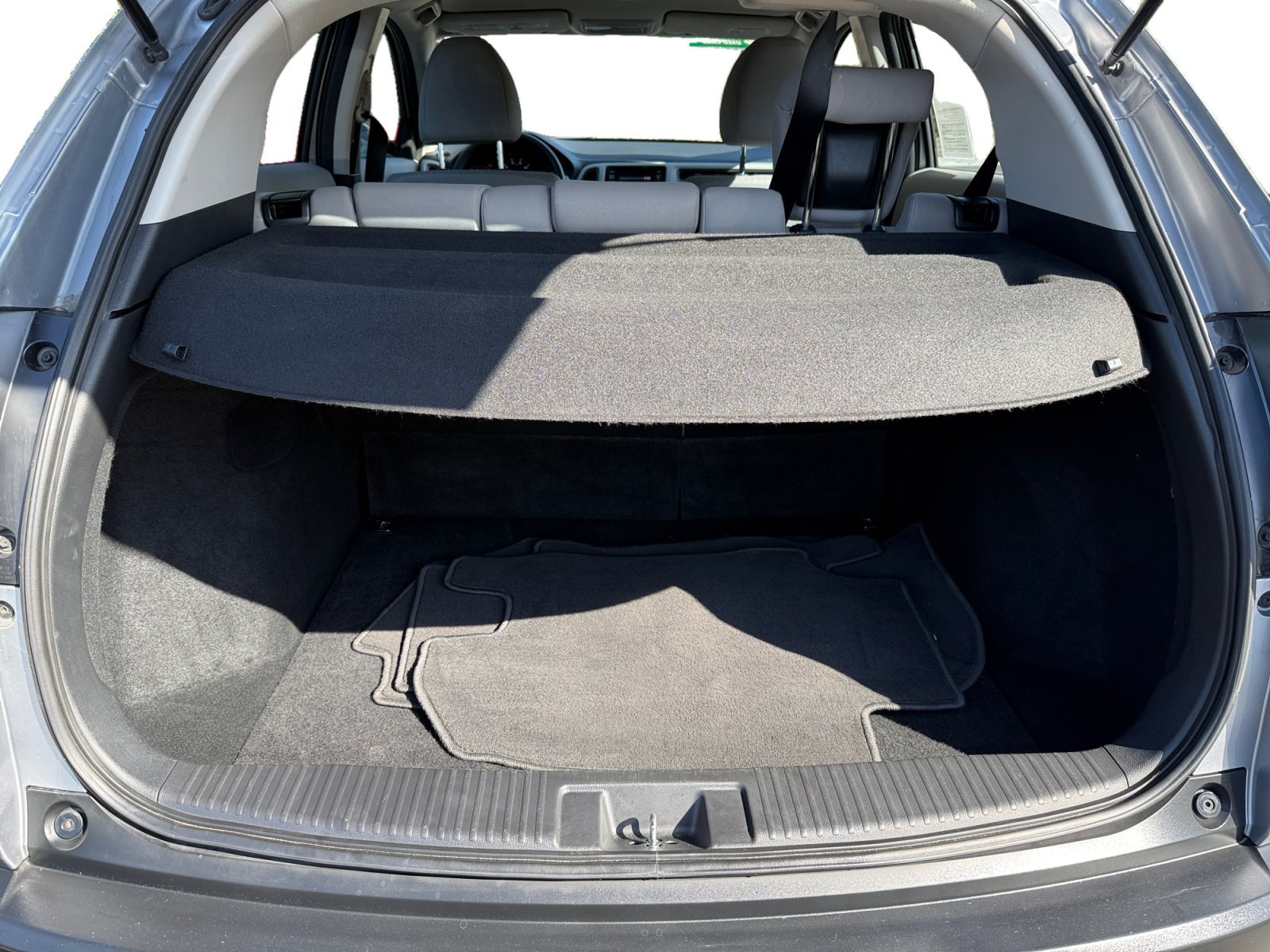 Used 2018 Lunar Silver Metallic Honda LX image 17