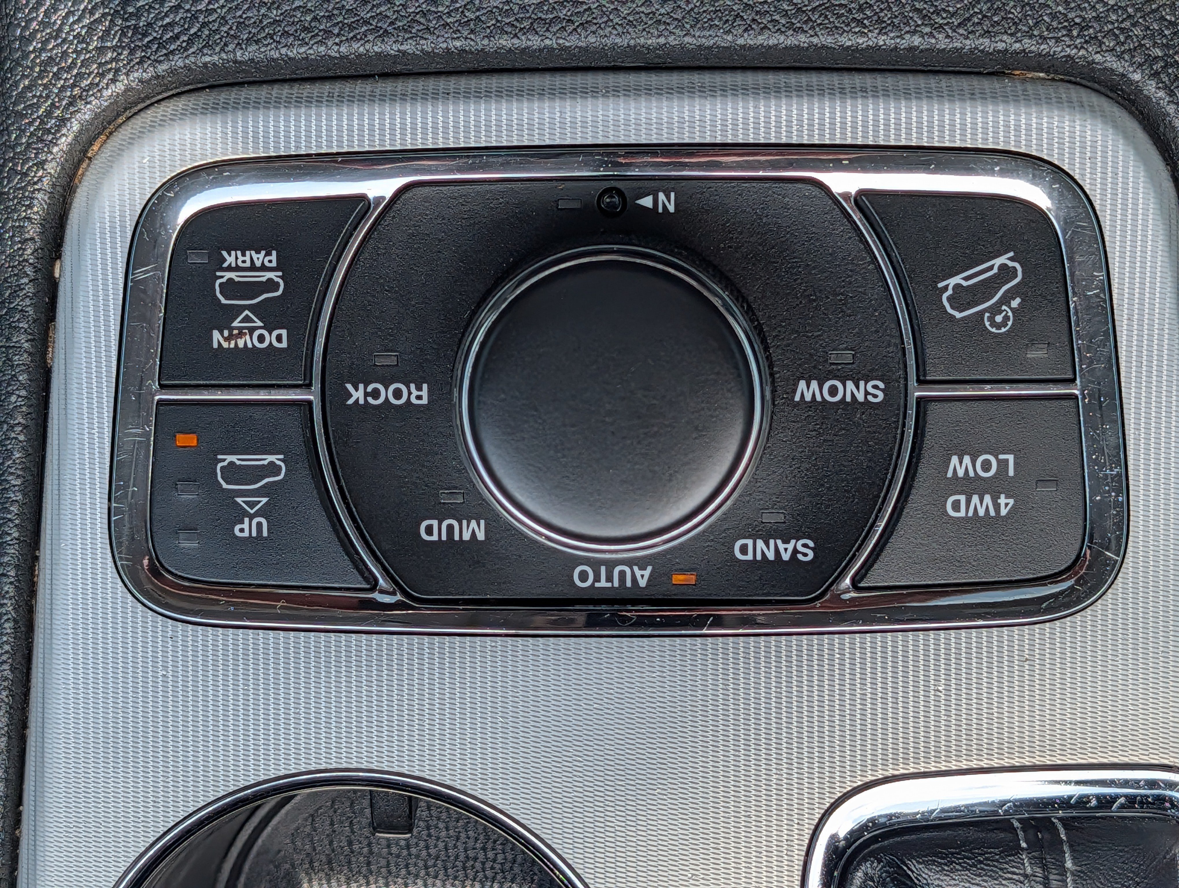 Used 2019 Diamond Black Crystal Pearlcoat Jeep Summit image 27