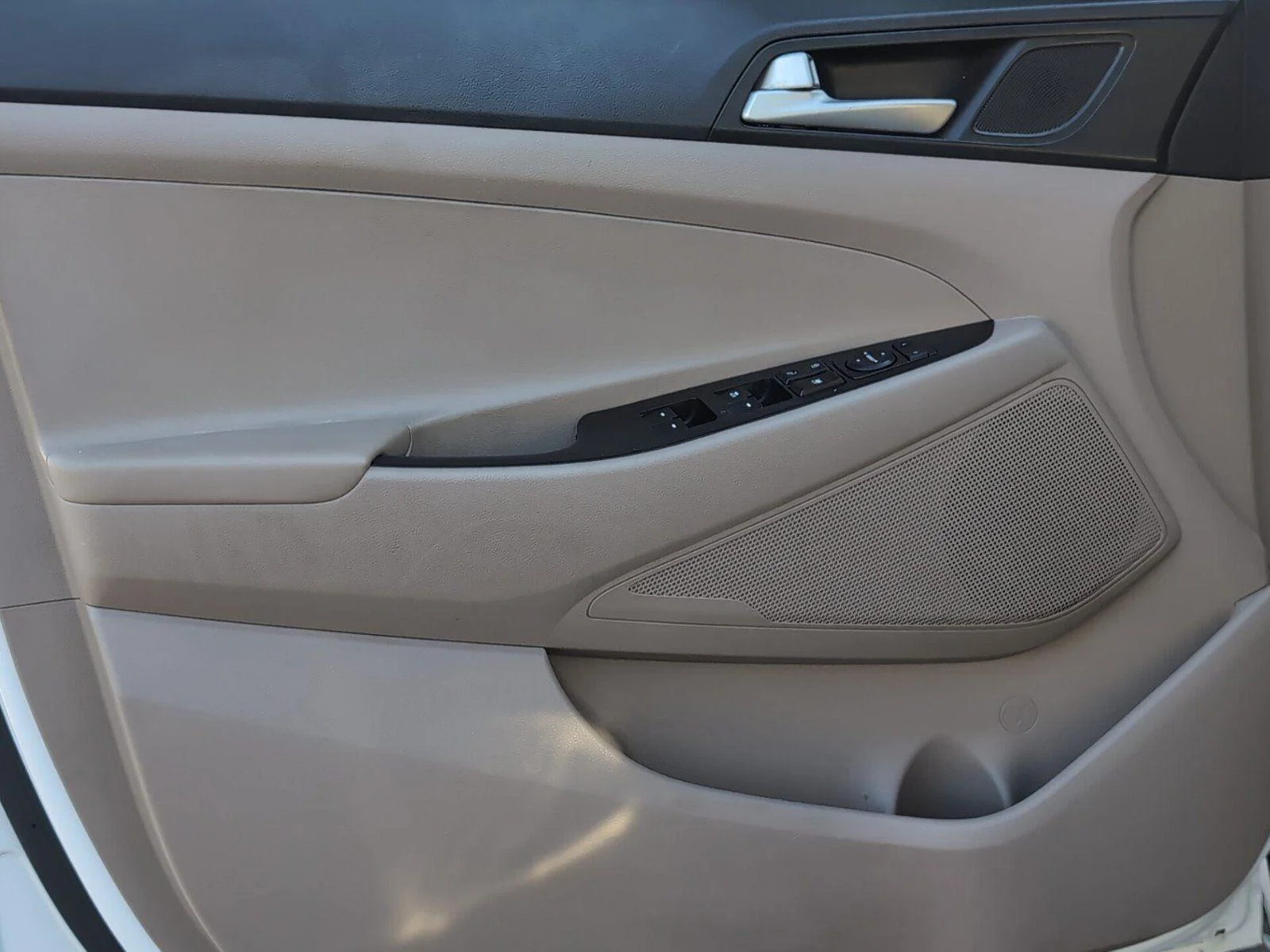 Used 2021 White Cream Hyundai SEL image 16