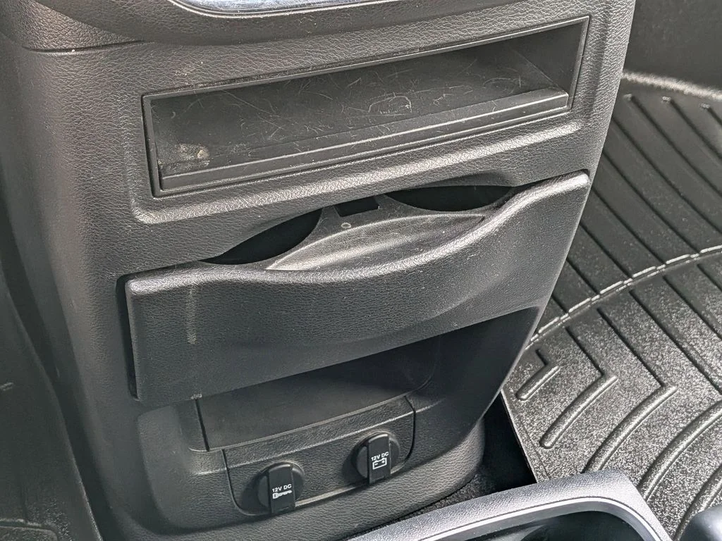 Used 2019 Black Dodge SE image 18