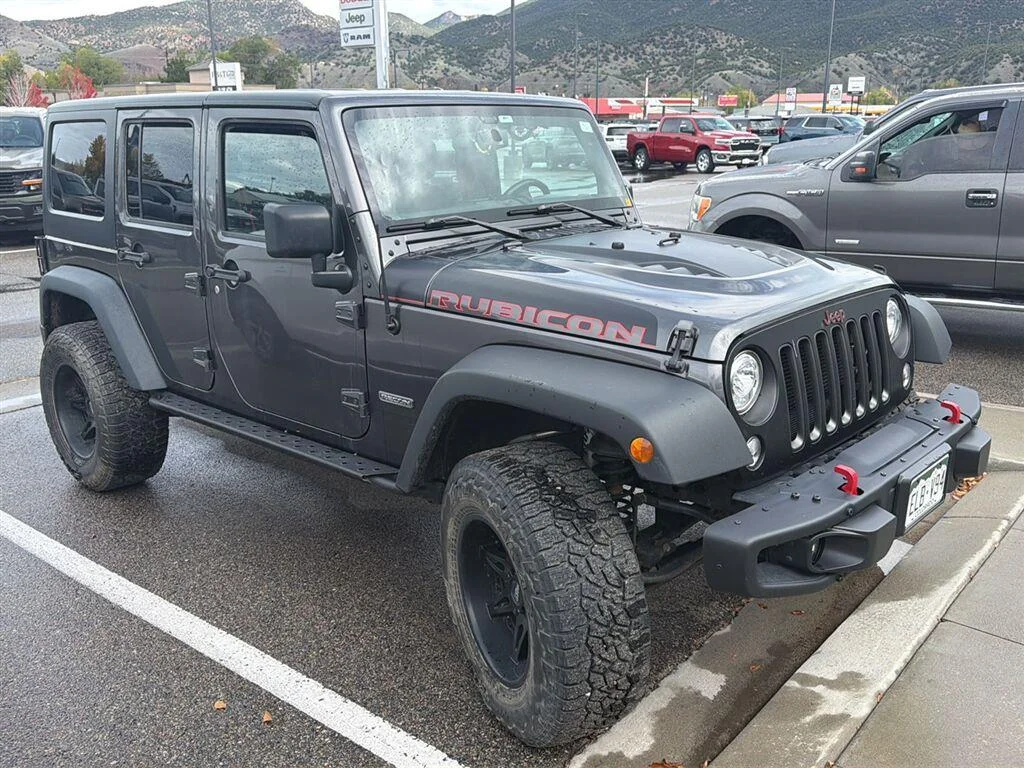 Used 2018  Jeep Rubicon image 2