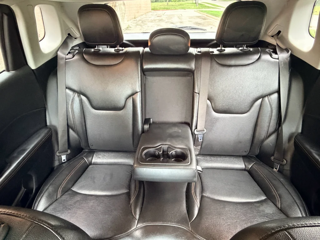 Used 2020 Olive Green Pearlcoat Jeep Limited image 28