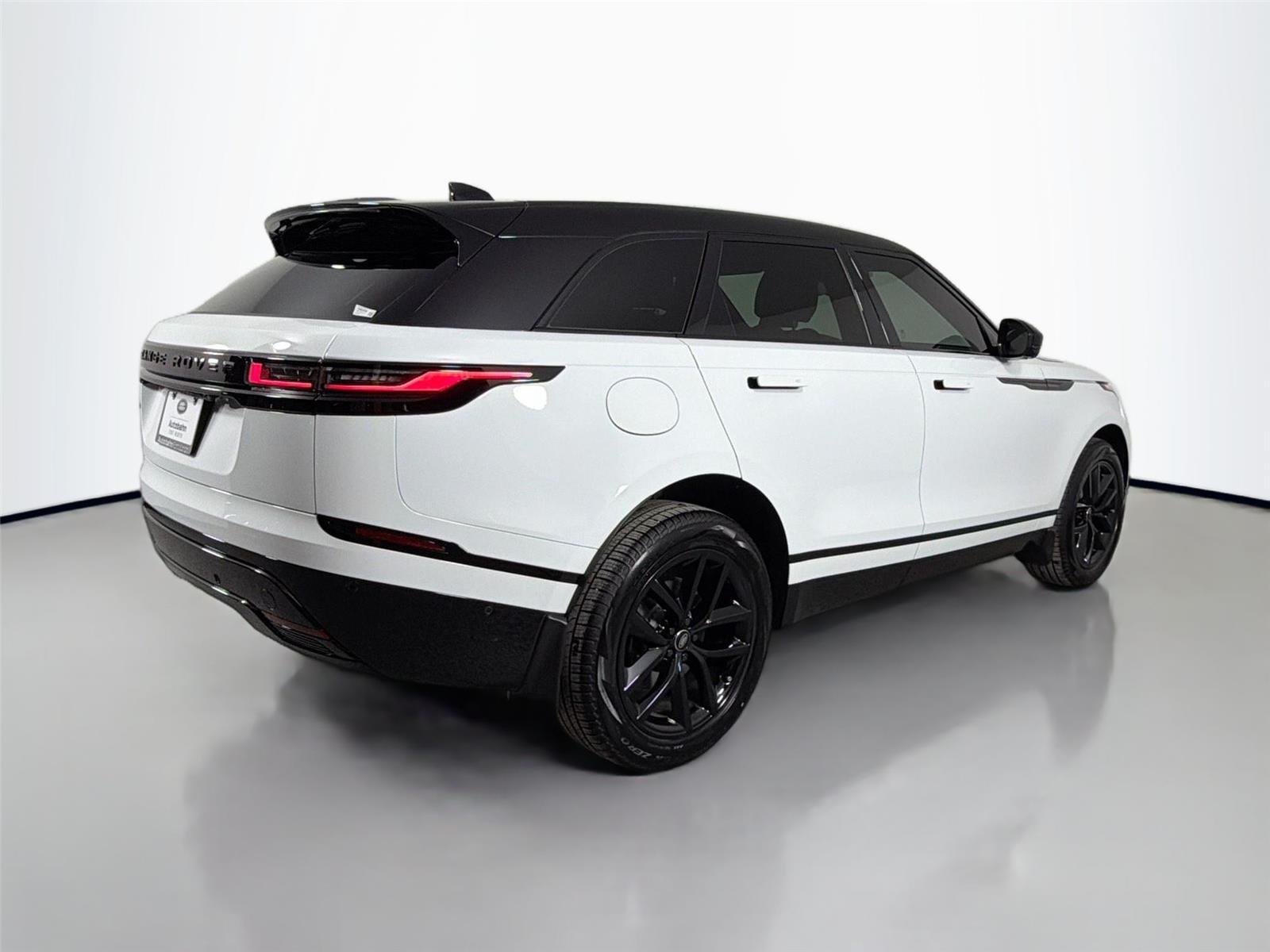 New 2026 Fuji White LAND ROVER Dynamic SE image 5