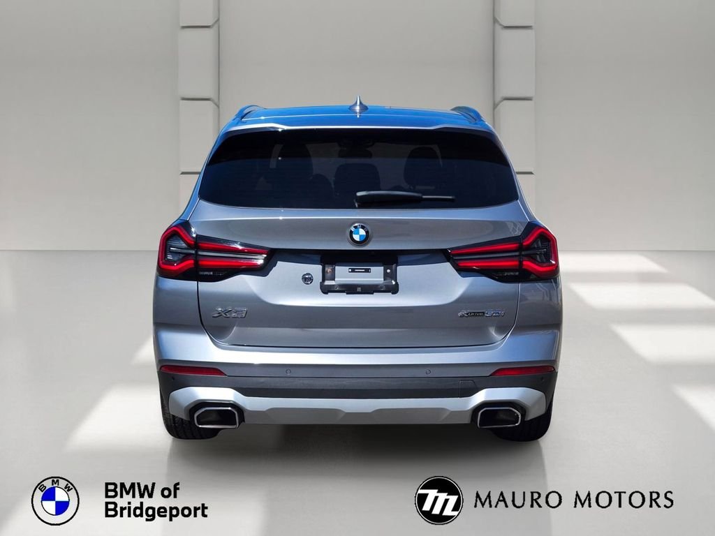 Used 2024 Gray BMW xDrive30i image 4