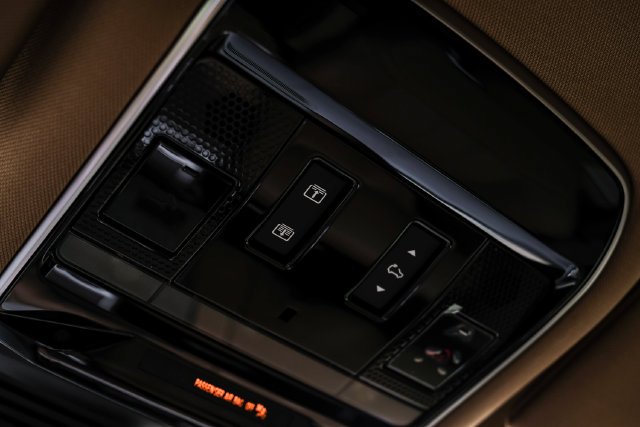 New 2027 Gold Land Rover SE image 33