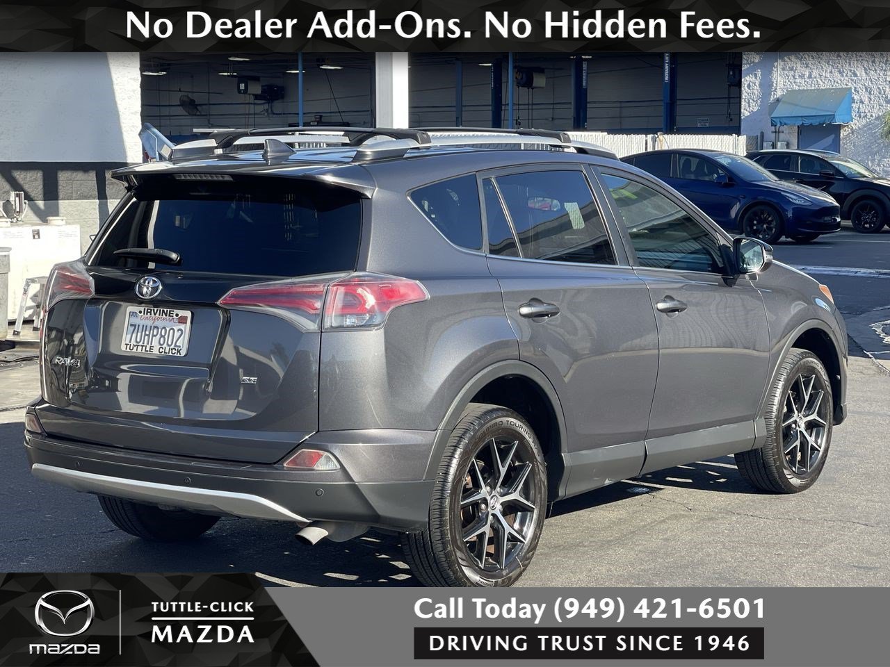 Used 2016 MAGNETIC GRAY MET Toyota SE image 6