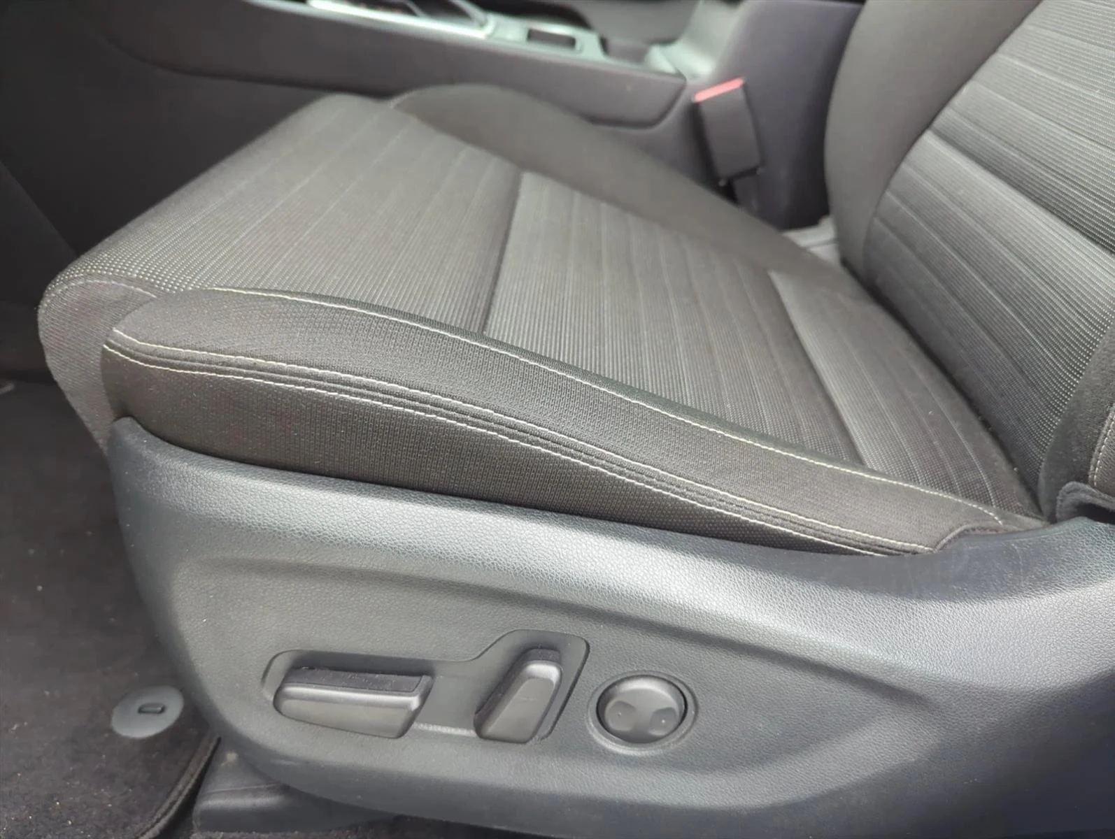 Used 2017 Clear White Kia LX image 11
