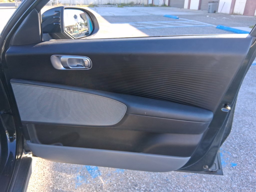 Used 2023 Green Hyundai SE image 17