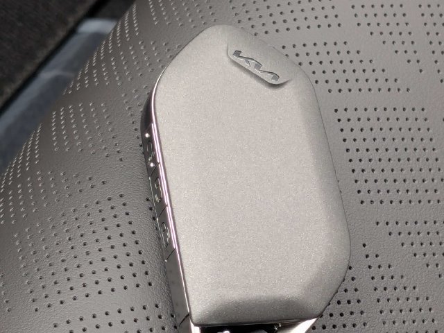 New 2027 Ceramic Silver Kia LXS image 31