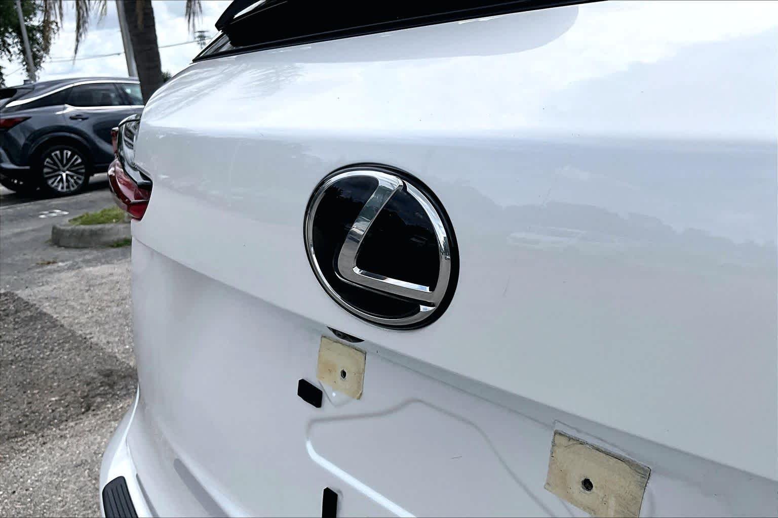 Used 2020 Eminent White Pearl Lexus  image 30