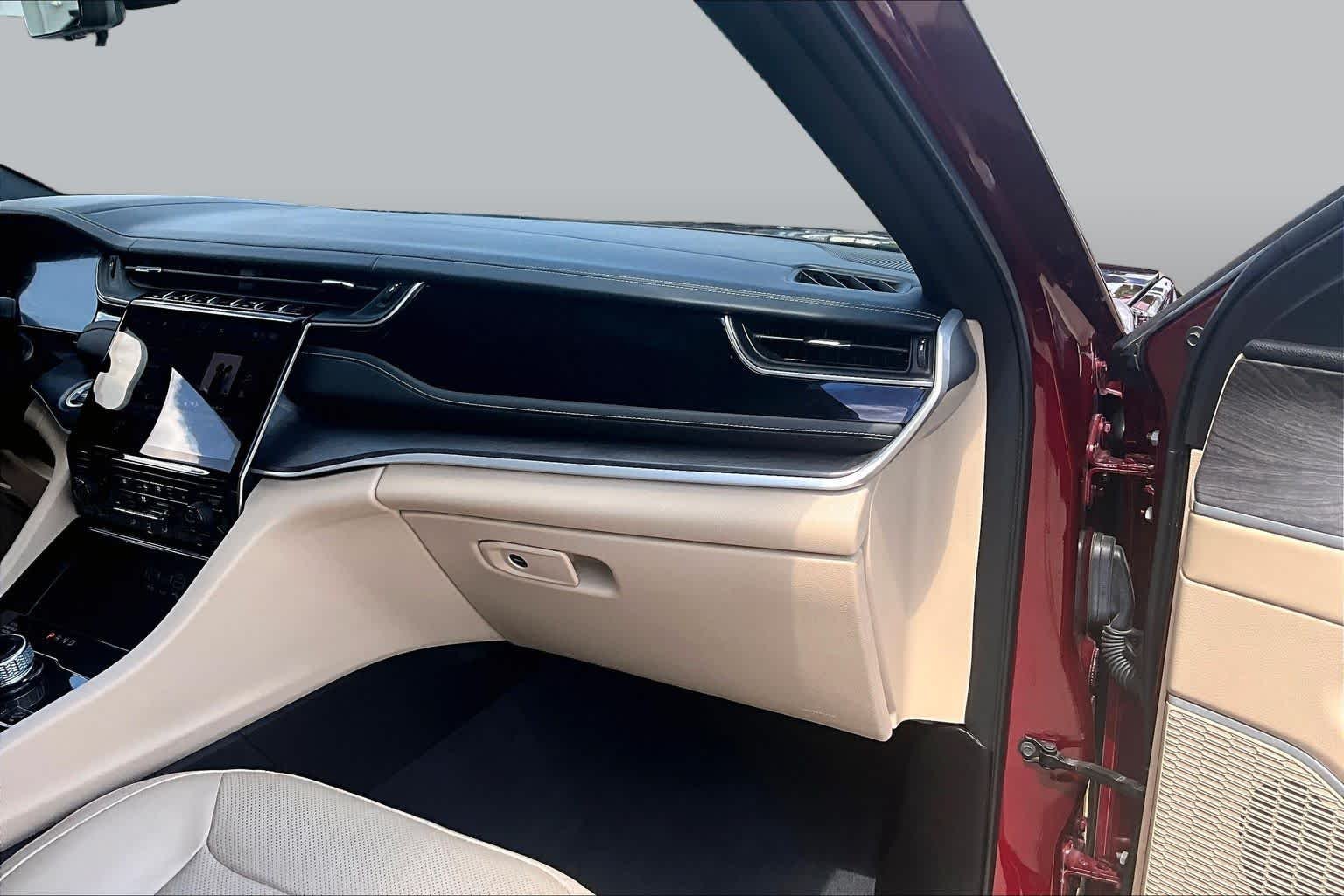 Used 2022 Velvet Red Pearlcoat Jeep  image 19
