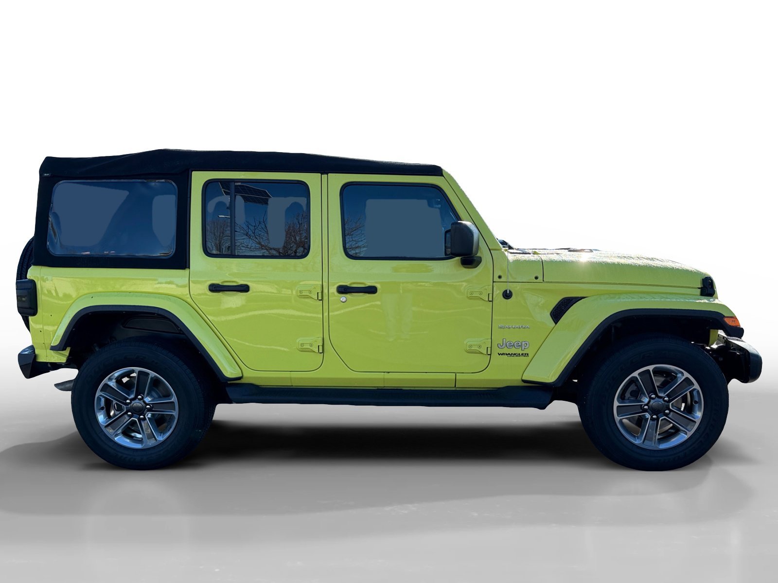 Used 2022 High Velocity Clearcoat Jeep Unlimited Sahara image 6