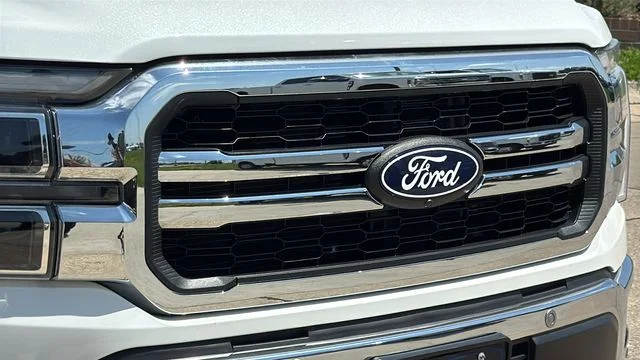 Used 2025 White Ford Lariat image 3