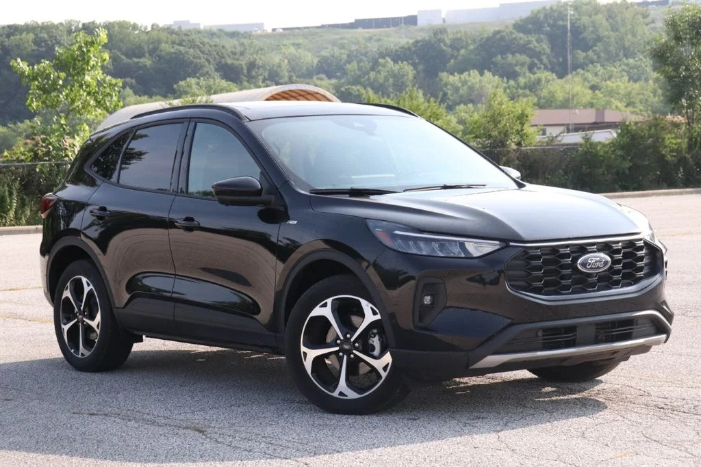 New 2025 Agate Black Metallic Ford ST-Line Select image 2