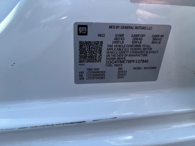 Used 2023 Summit White Chevrolet Custom image 18