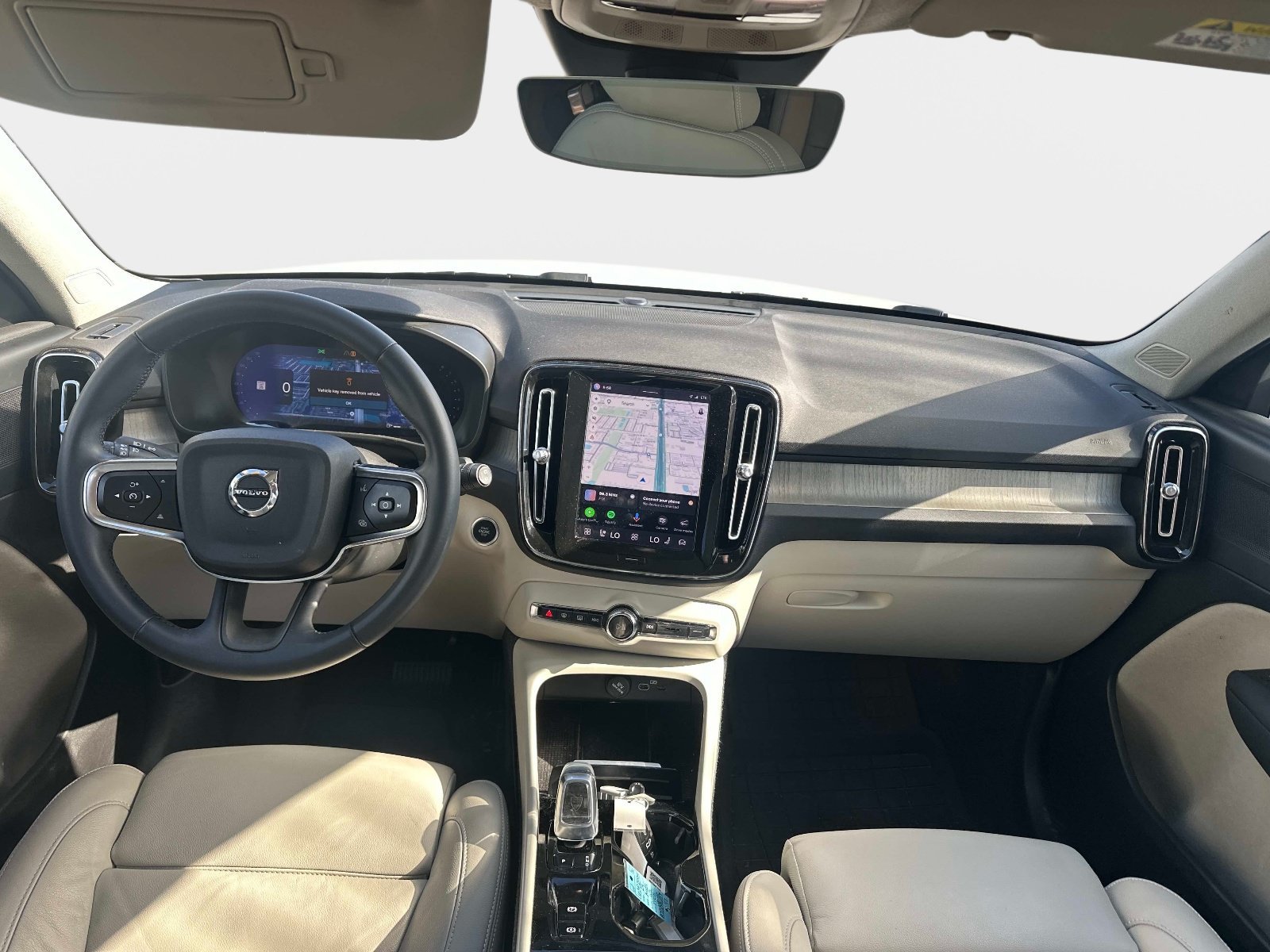 Used 2023 Crystal White Volvo Plus Dark Theme image 9