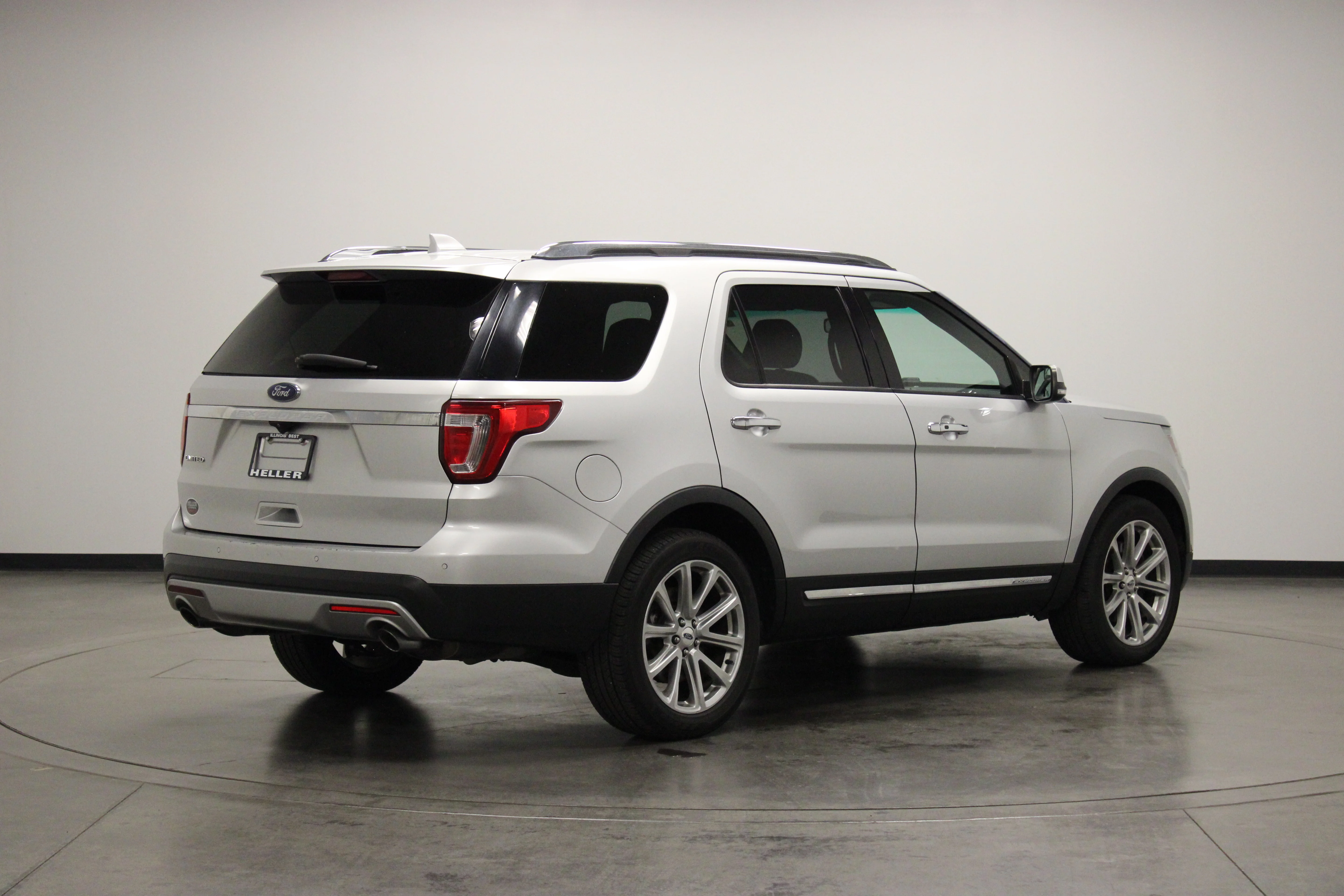 Used 2017 Ingot Silver Ford Limited image 8