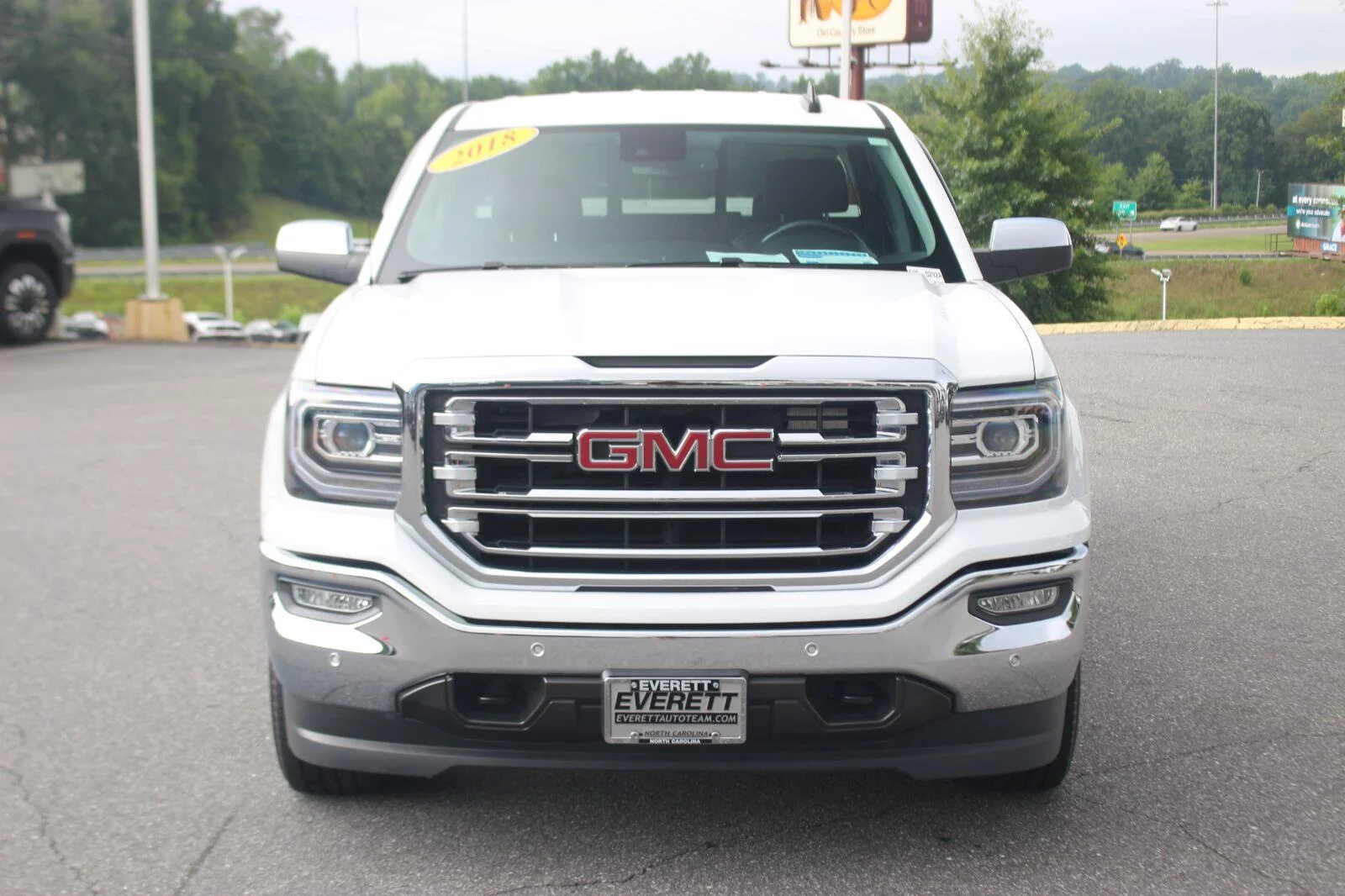 Used 2018 SUMMIT WHITE GMC SLT image 2