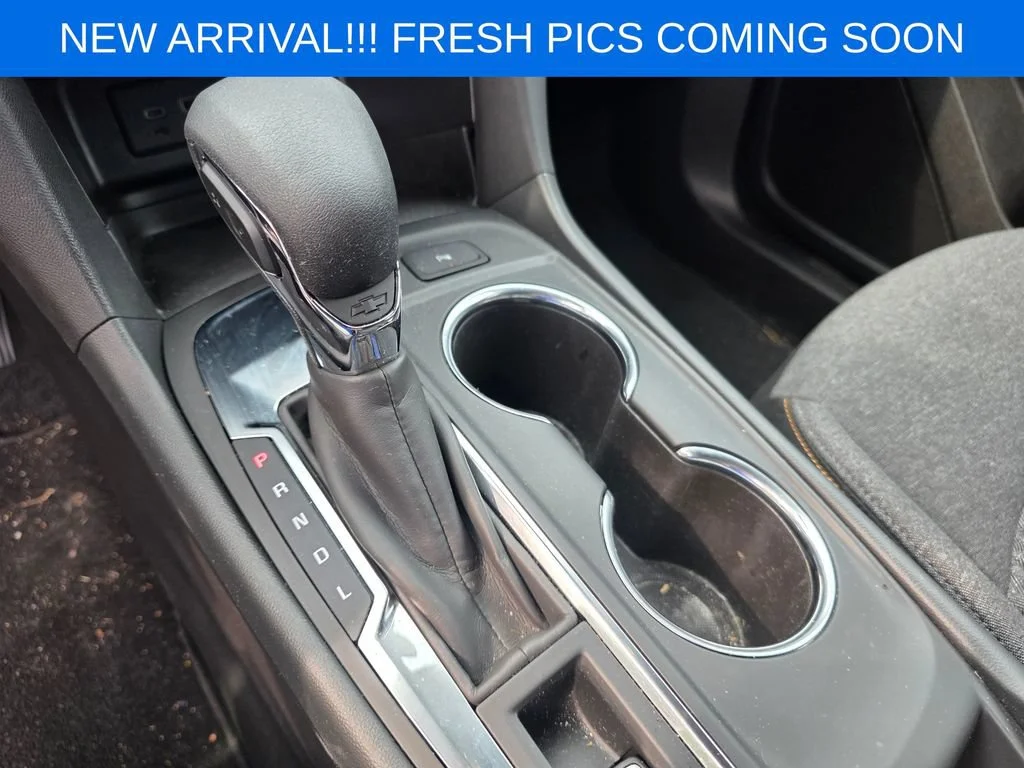Used 2024 Lakeshore Blue Metallic Chevrolet LT image 10