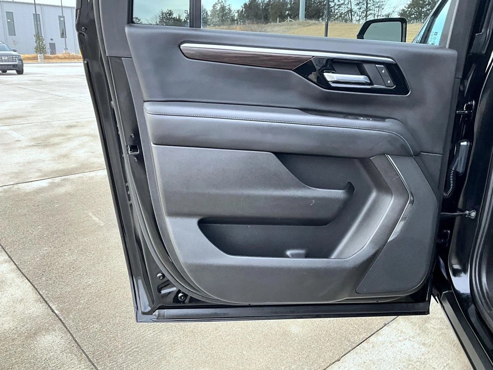 Used 2025 Black Chevrolet Z71 image 22