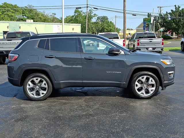 Used 2018 Gray Jeep Limited 4x4 image 8
