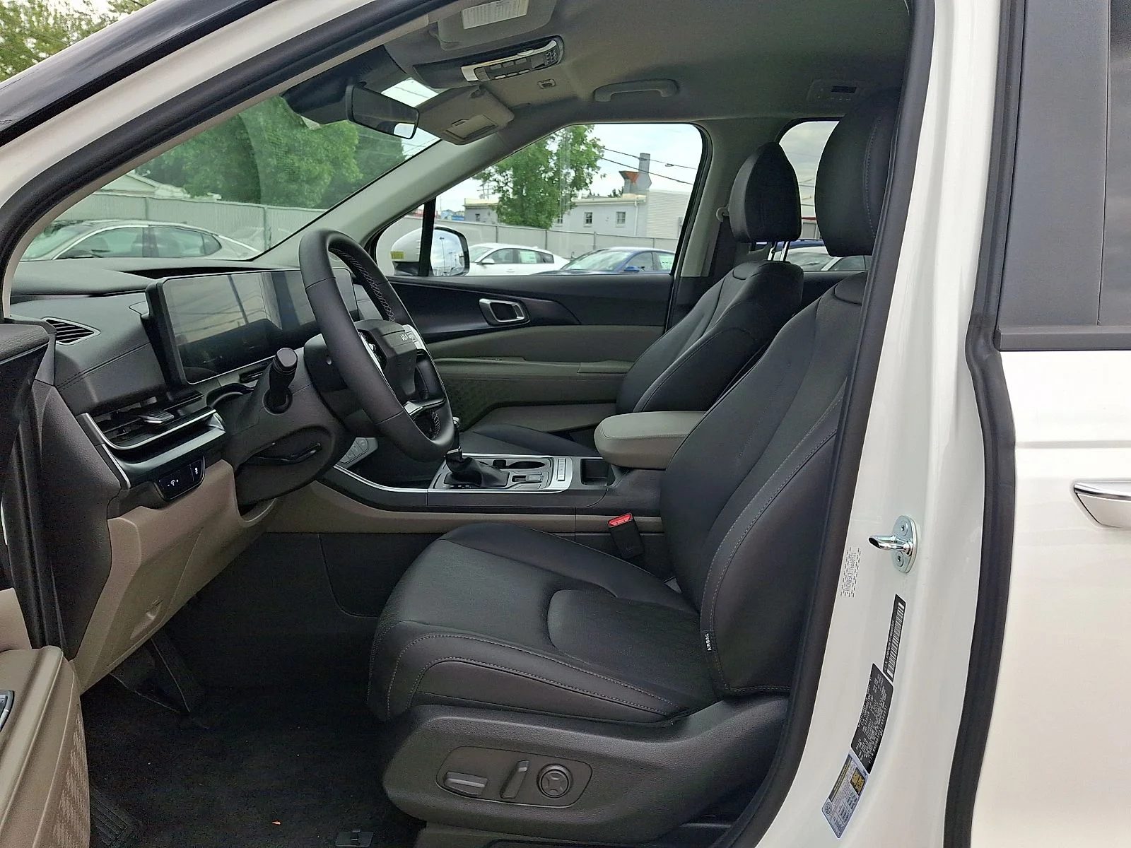New 2027 White Kia LXS image 12