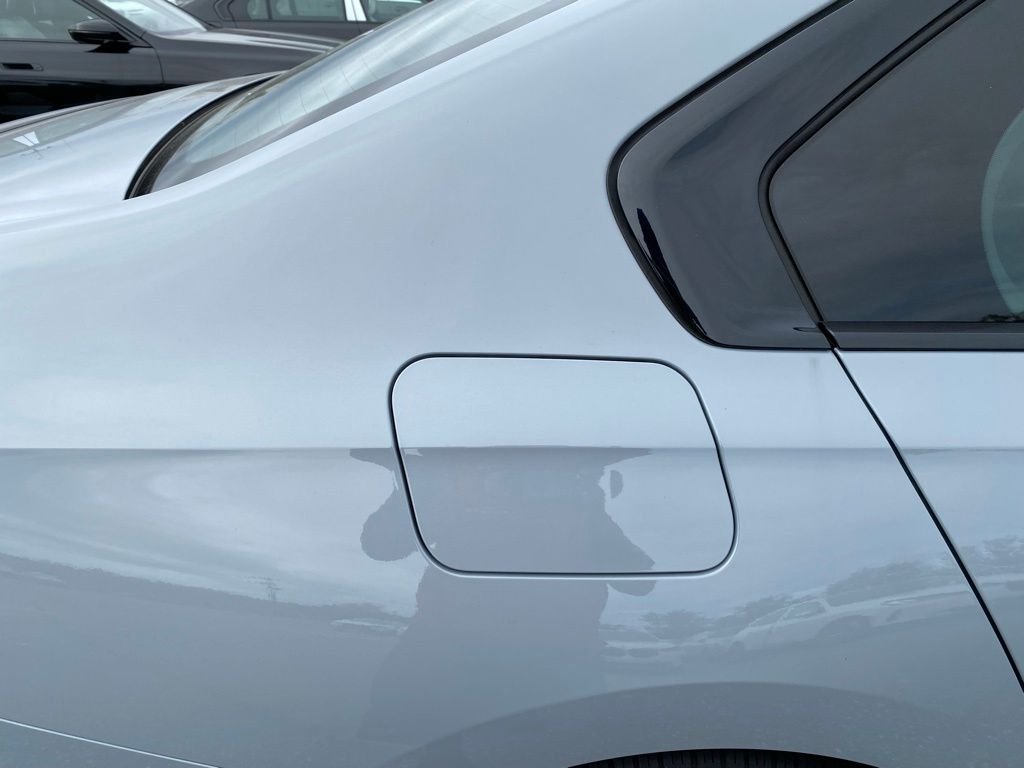 2026 BMW 7 Series 750e - Photo 18