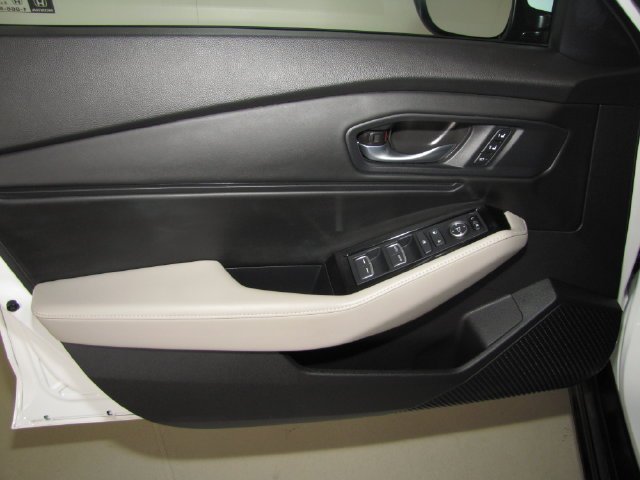 Certified Used 2025 Platinum White Pearl Honda Touring image 41