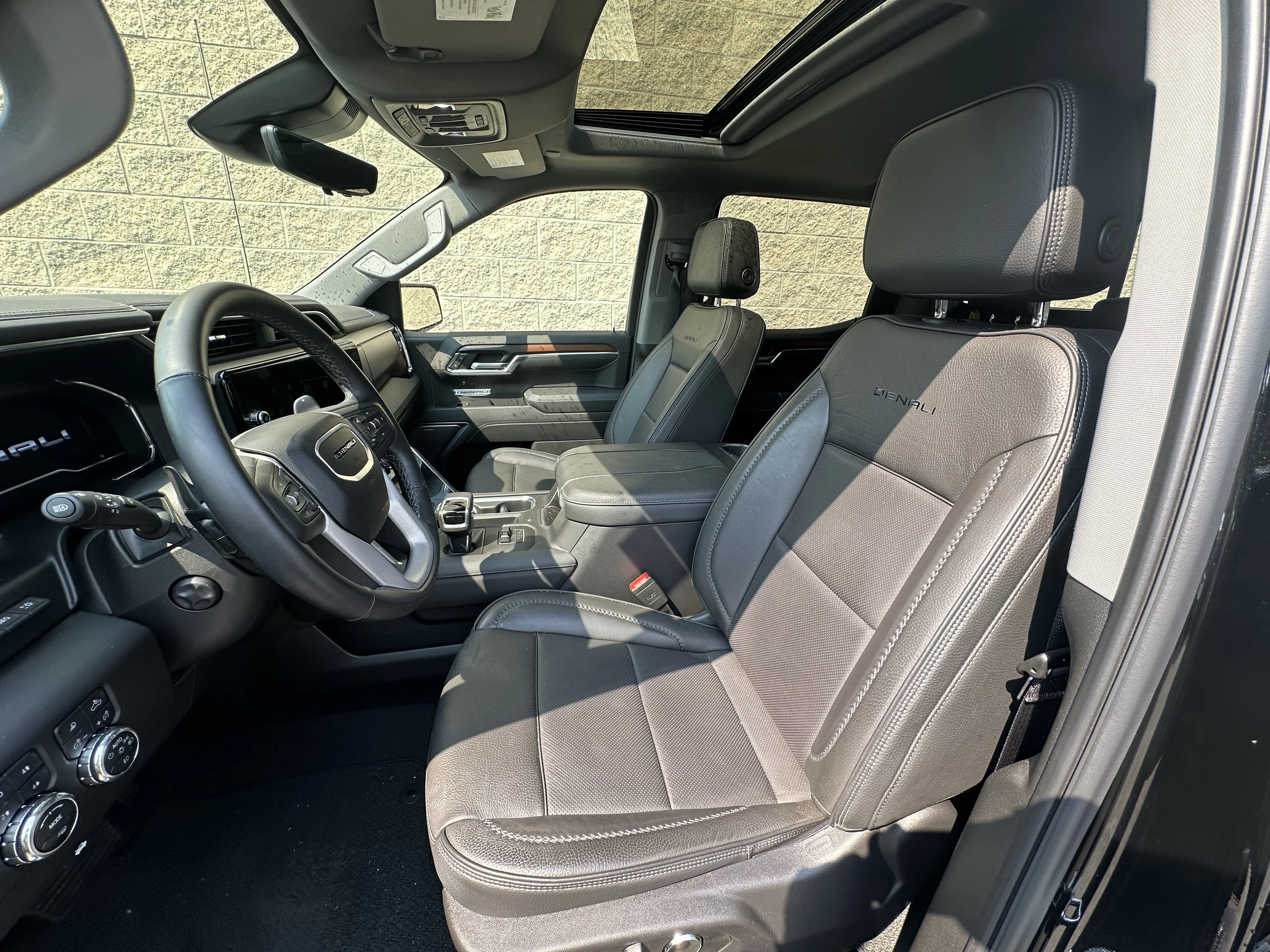 Certified Used 2025  GMC Denali image 10