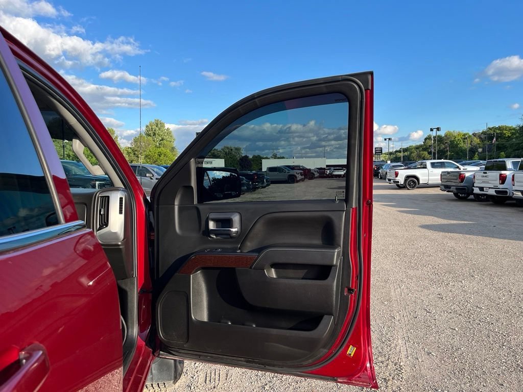 Used 2019 RED QUARTZ TINTCOAT GMC SLE image 34