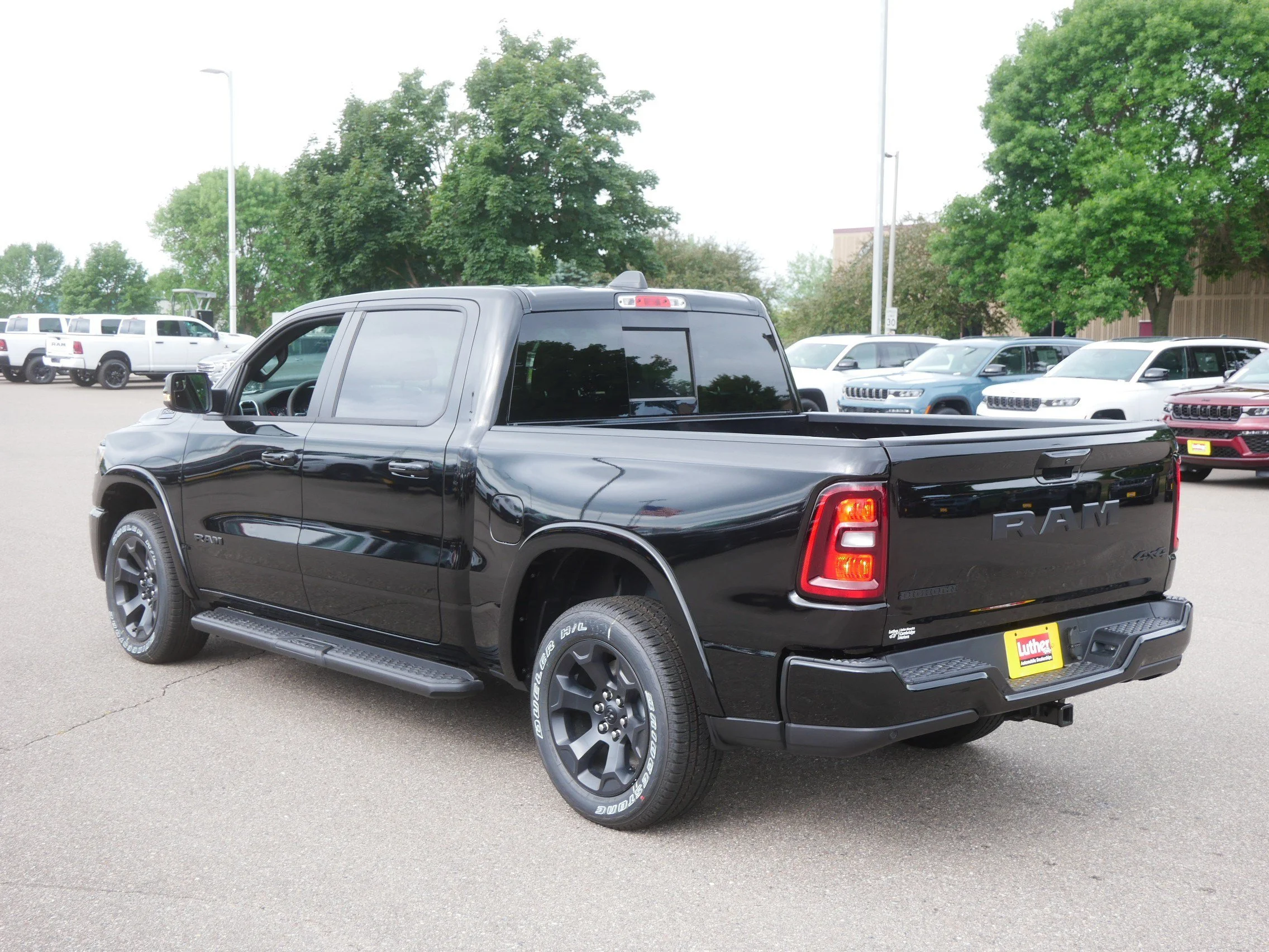 New 2026 Diamond Black Crystal Pearl-Coat Exterior Paint RAM Big Horn image 3