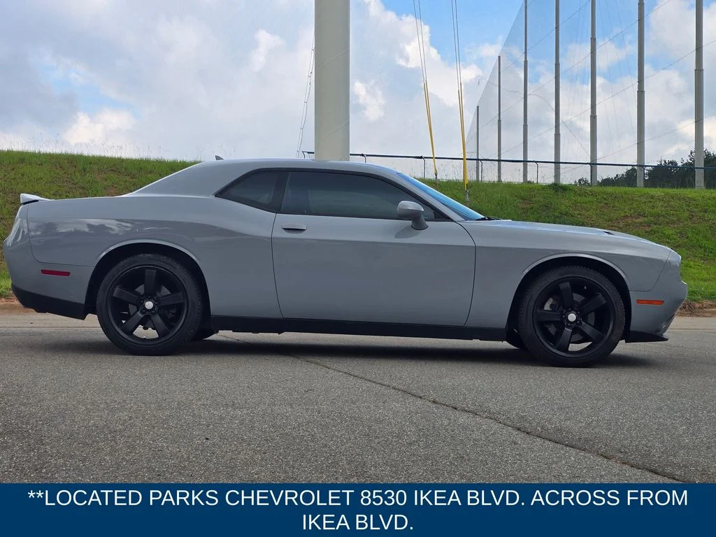 Used 2020 Gray Dodge SXT image 2