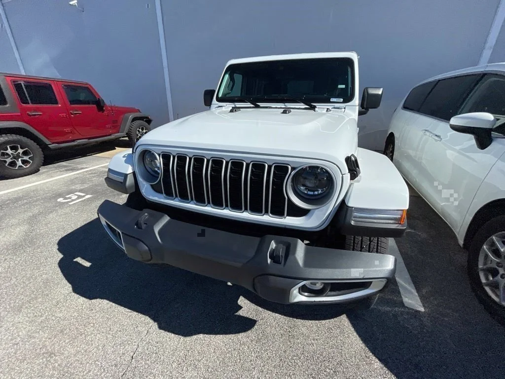 Used 2025 White Jeep Sahara image 19