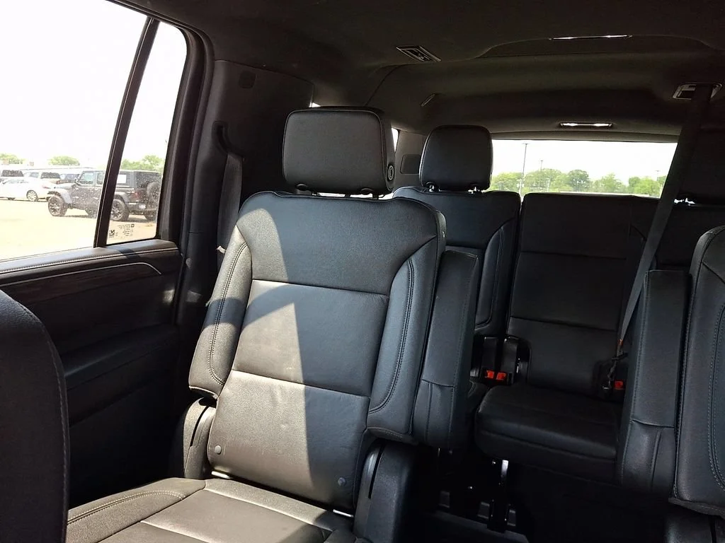 Used 2022 Black Chevrolet Z71 image 19