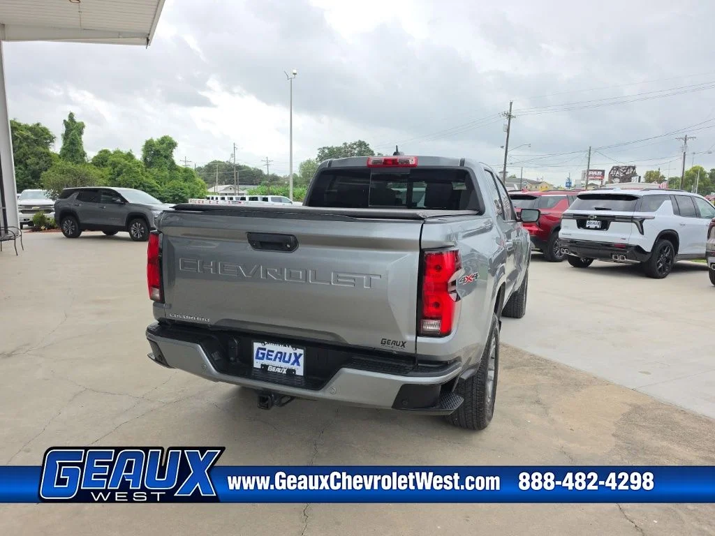 Used 2025 Gray Chevrolet LT image 9
