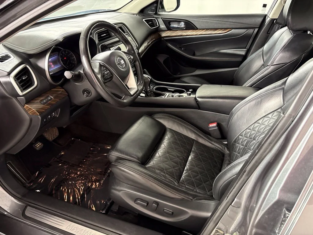 Used 2016 Gray Nissan Platinum image 26