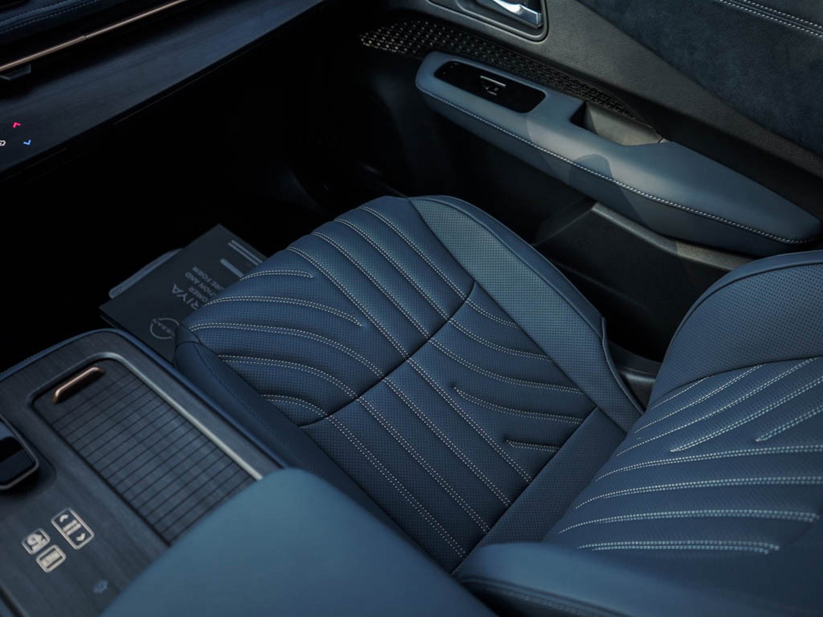 2025 Nissan ARIYA Platinum+ - Photo 26