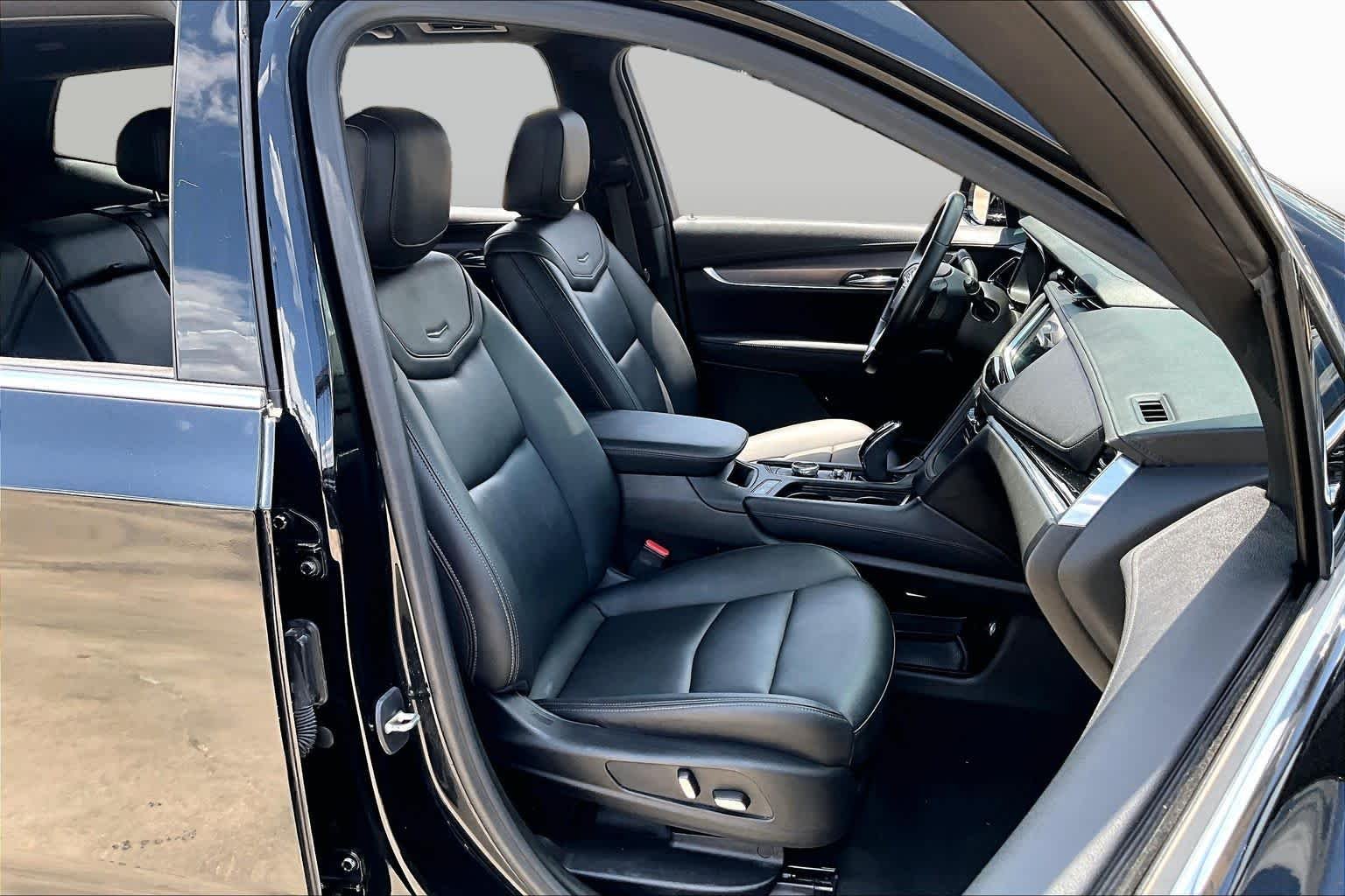 Used 2021 Stellar Black Metallic Cadillac Luxury image 9