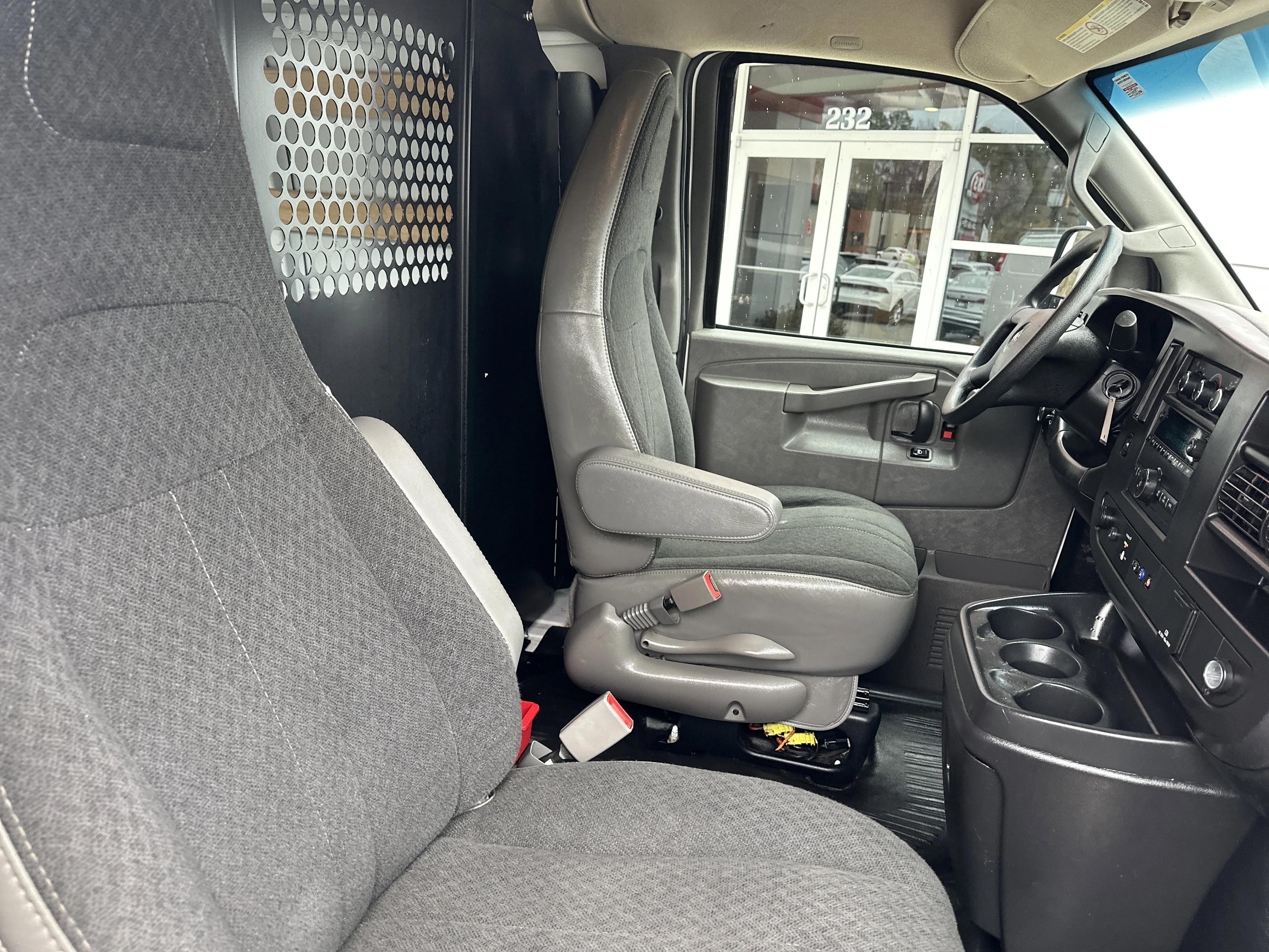 2023 GMC Savana Cargo Work Van - Photo 21
