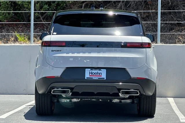 New 2026 Borasco Grey Land Rover SE image 4