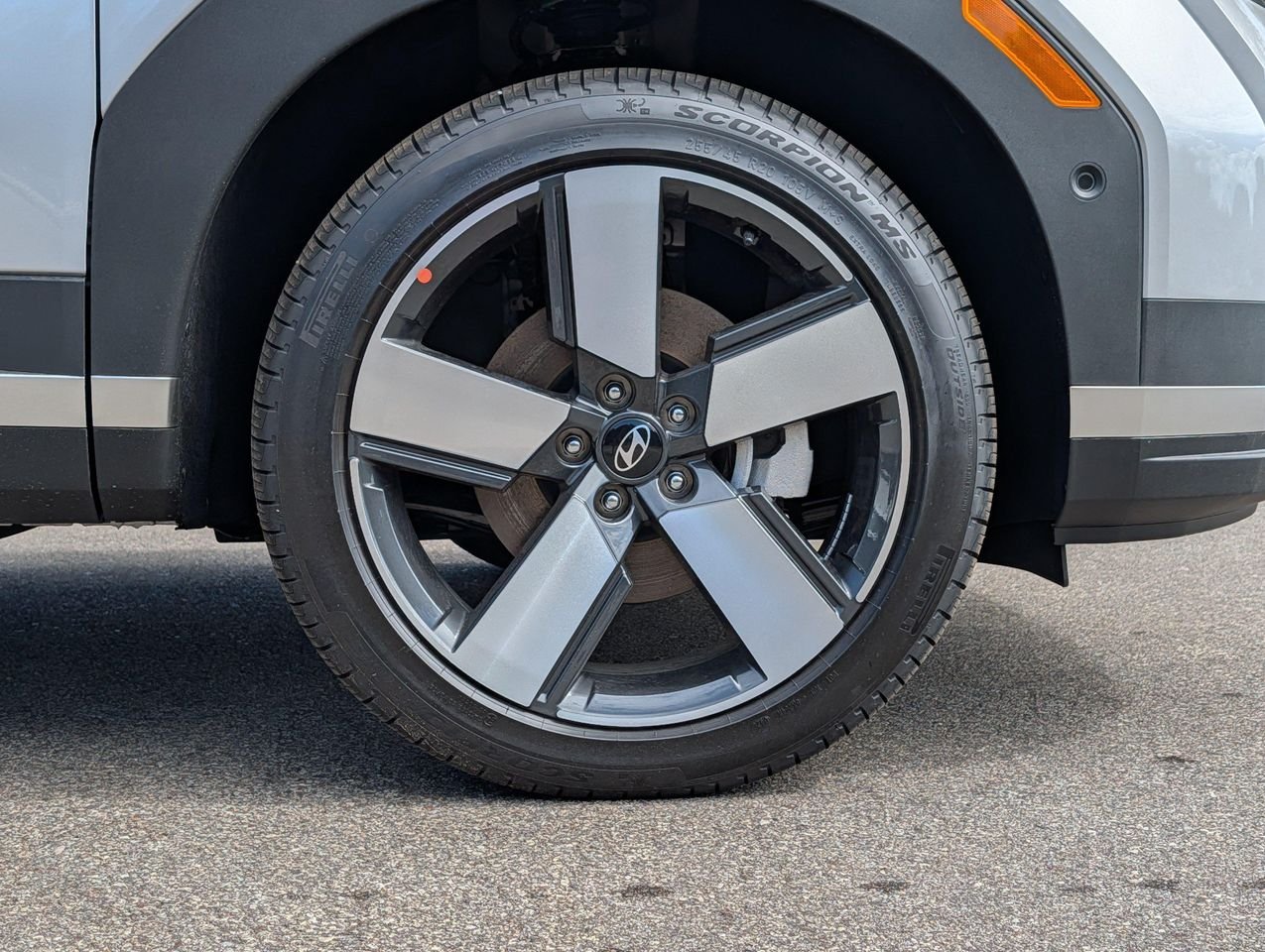 New 2026 Shimmering Silver Hyundai Limited 7P image 5
