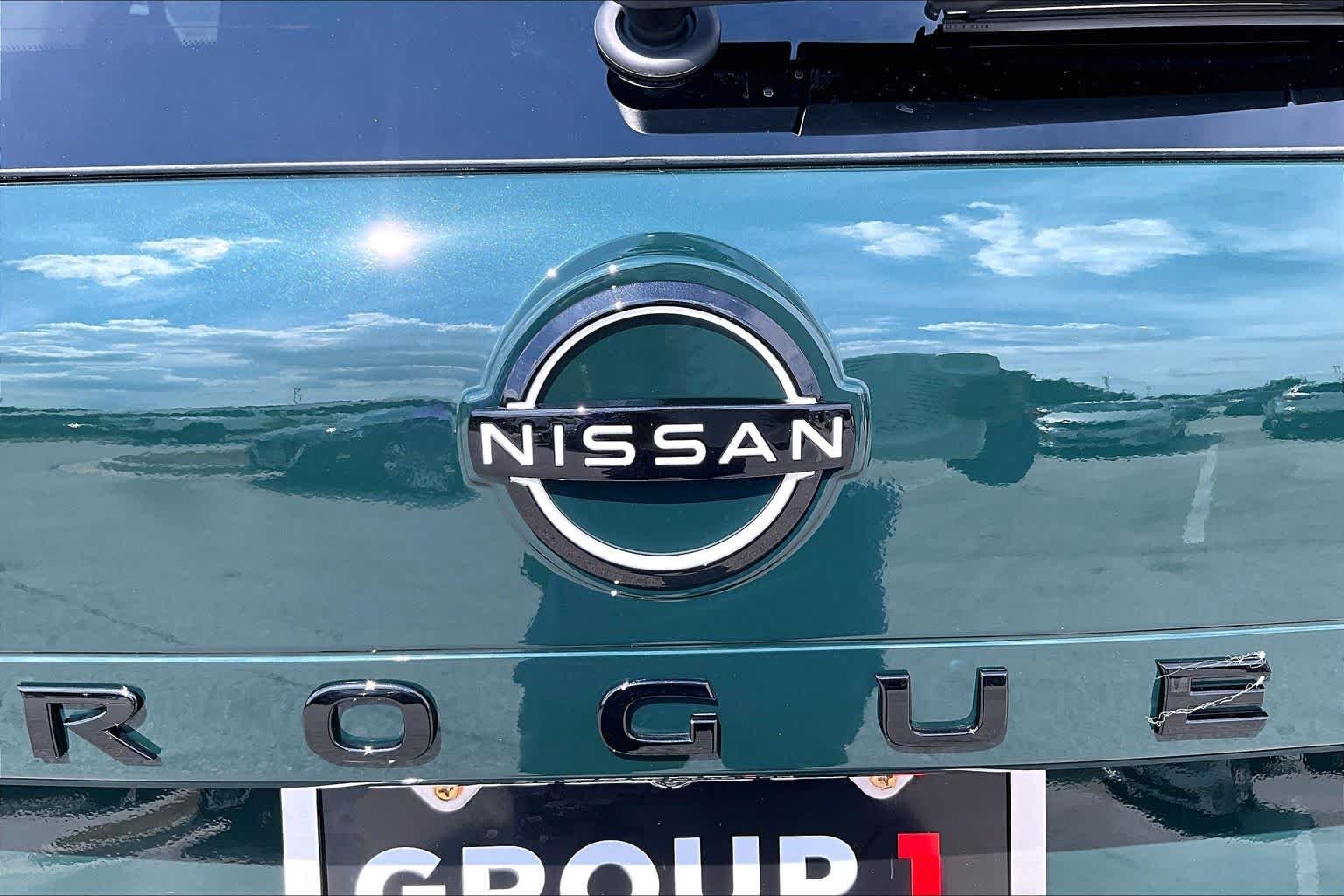 New 2027 Obsidian Green Pearl Nissan Dark Armor image 15