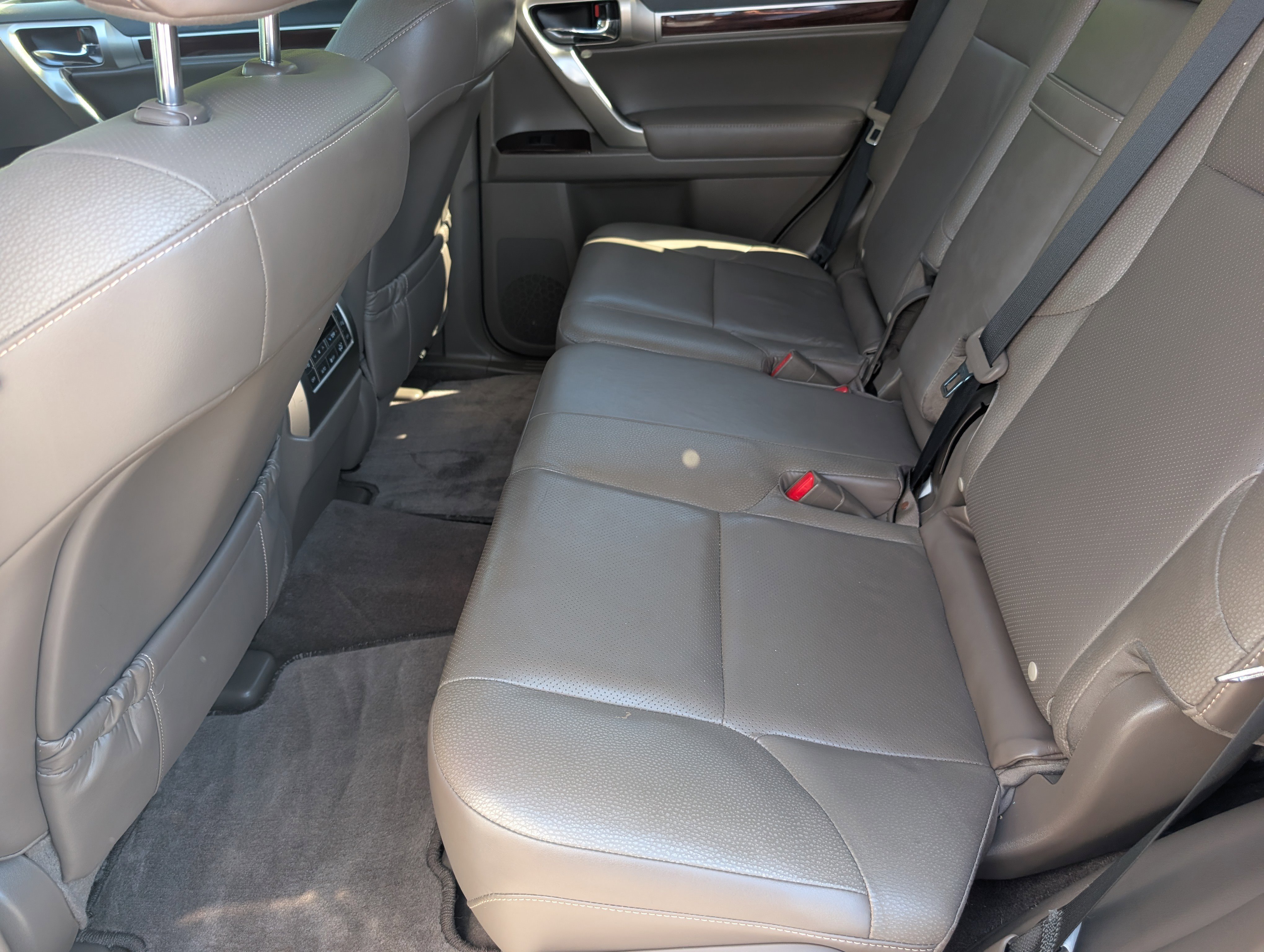 Used 2017 Starfire Pearl Lexus 460 image 10