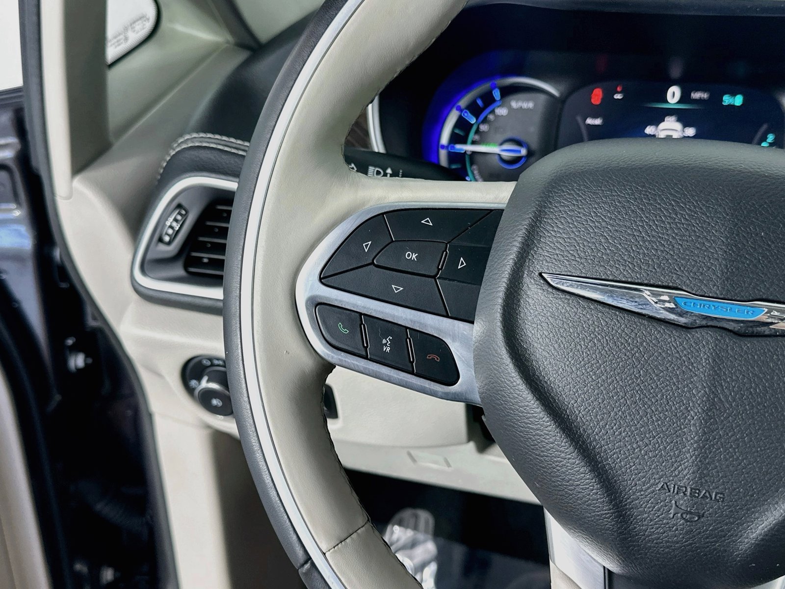 2021 Chrysler Pacifica Hybrid Limited - Photo 14
