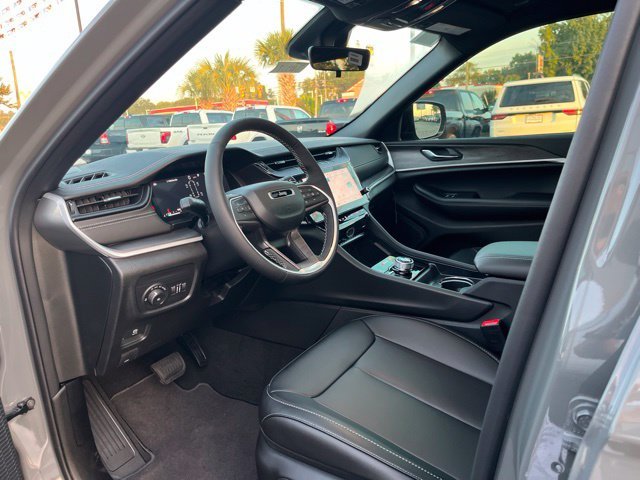 Used 2027 Gray Jeep Limited image 6