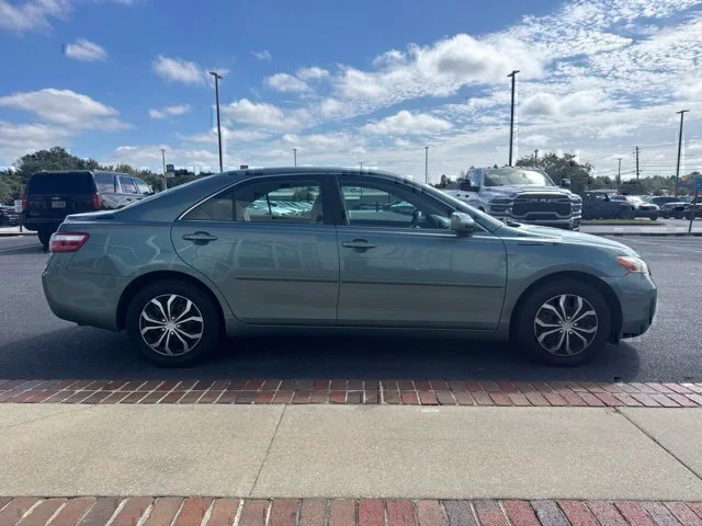 Used 2009 Green Toyota LE image 5
