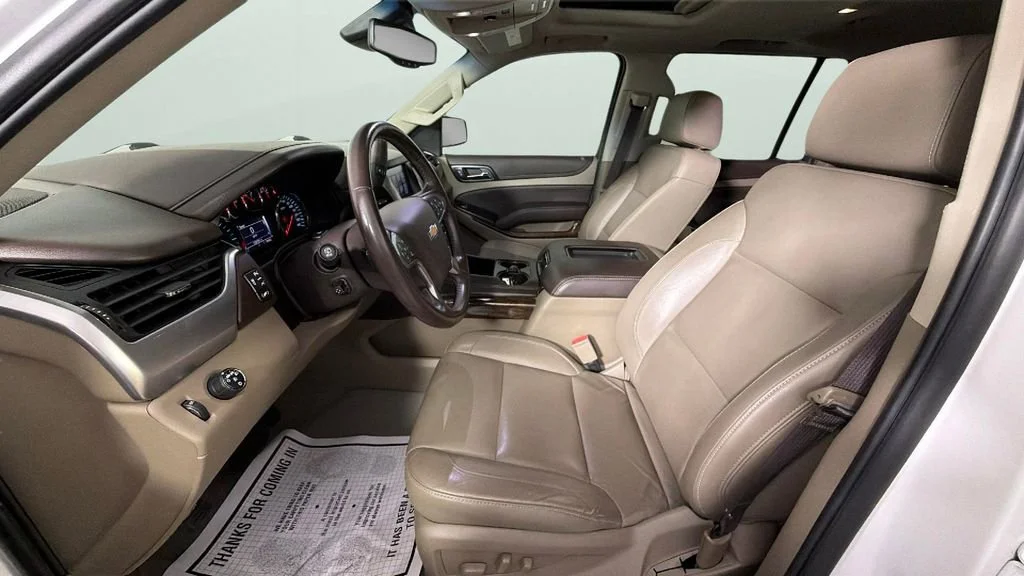 Used 2019 IRIDESCENT PEARL TRICOAT Chevrolet LT image 17