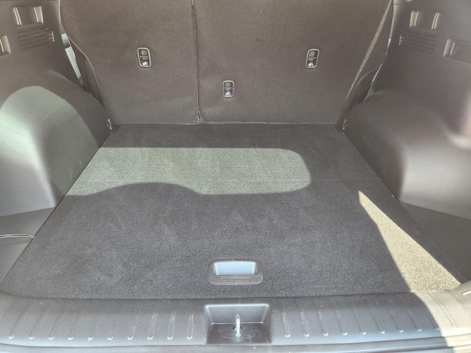 Used 2025 Shimmering Silver Hyundai SEL image 32