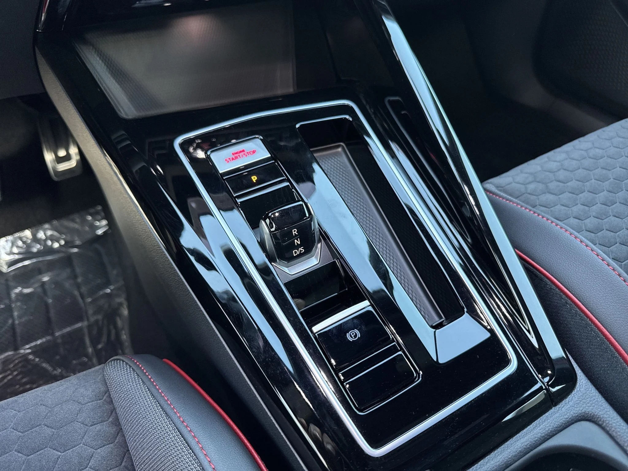 New 2026 Kings Red Metallic Volkswagen SE image 26
